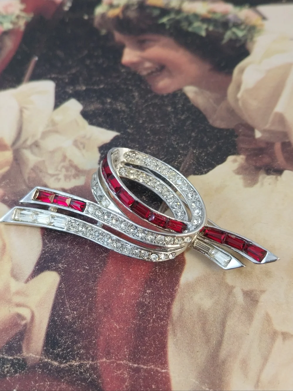 Boucher Vintage Brooch with Red and Clear Crystals - Picture 12 of 14